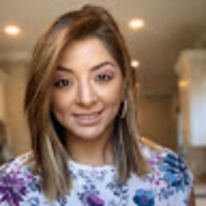 Meet your Posher, Paola